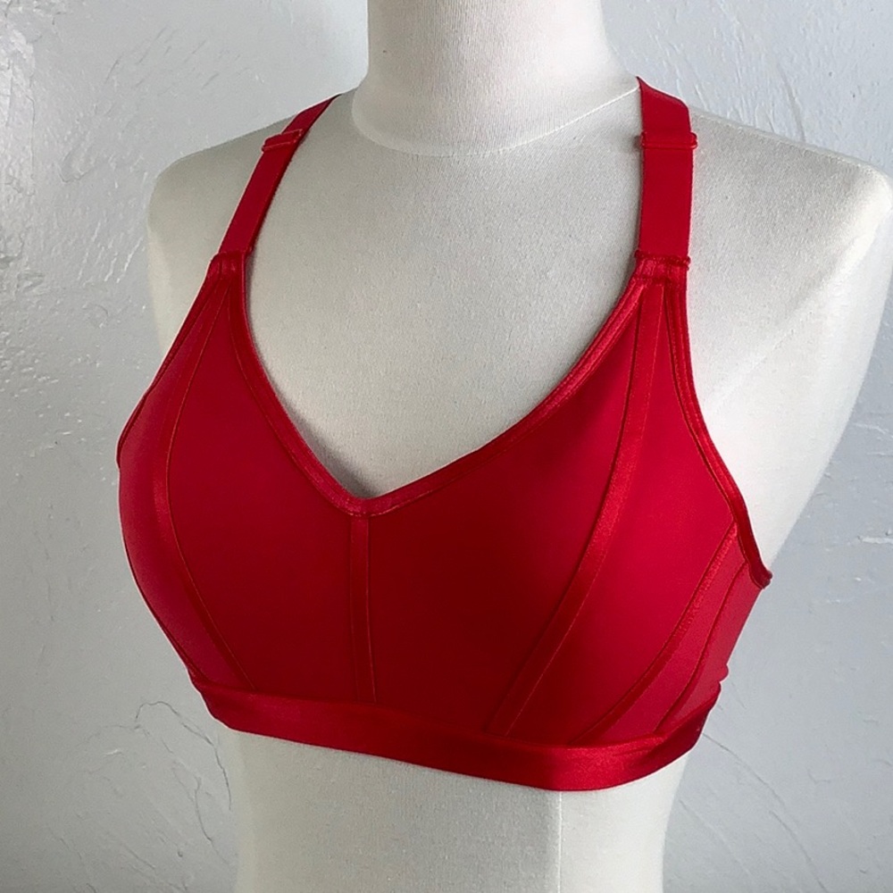 Victoria’s Secret Body Red Padded Crossed back non Wired bra size 34B EUC